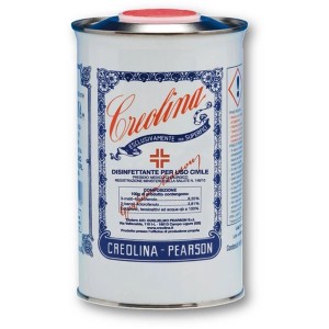 Creolina disinfettante per superfici, barattolo bianco con coperchio rosso.