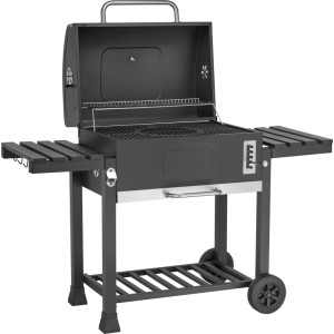 Barbecue a carbone Jamestown Jaxon XL grigio scuro con coperchio aperto, ripiani laterali e ruote. Per giardino e balcone.