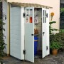 Casetta da giardino Garofalo Tuscany Evo, bianco-beige, con ante aperte e scaffali.
