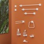 Set bagno bianco t.b.t. con porta asciugamani, dispenser sapone e altro.