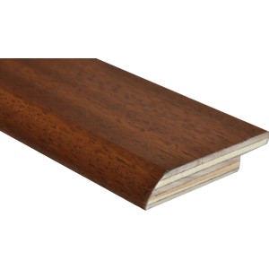 Battiscopa in legno marrone t.b.t., vista dettagliata.