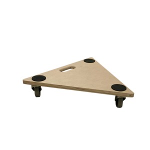 Carrello di trasporto triangolare in legno con ruote e foro per maniglia.