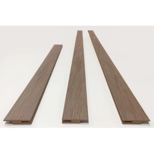 Pannelli in legno marrone per accessori per porte, con linguetta e scanalatura.