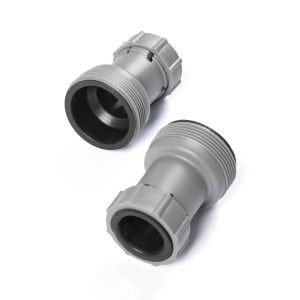 Adattatori grigi per accessori piscina, primo piano.