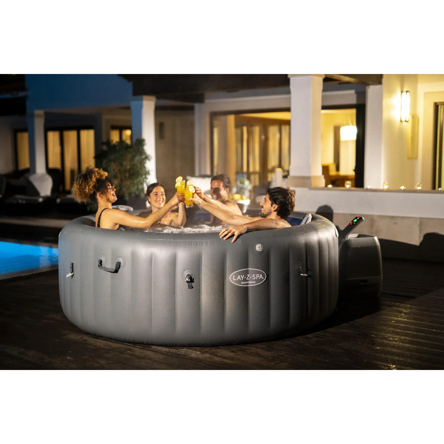 Bestway LAY-Z-SPA Santorini idromassaggio con persone che brindano. Piscina gonfiabile fino a 7 persone.