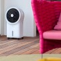 Ventilatore t.b.t. bianco mobile dal design moderno per interni.
