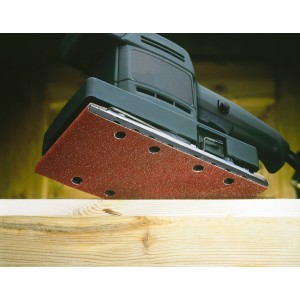 Striscia abrasiva LUX K40, 93x230mm su levigatrice orbitale su legno.