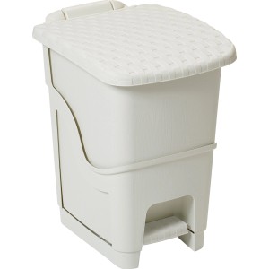 Cestino a pedale beige con coperchio intrecciato per bagno o cucina.