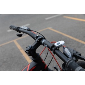 Manubrio della bicicletta con parte di riparazione t.b.t. allegata. Accessorio per la riparazione della bicicletta.