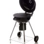 Barbecue a carbone nero con coperchio aperto e telaio cromato. Ideale per grigliate.