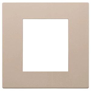 Cornice t.b.t. beige per interruttori e prese.