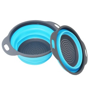 Colino pieghevole in silicone blu e grigio, categoria utensili da cucina.