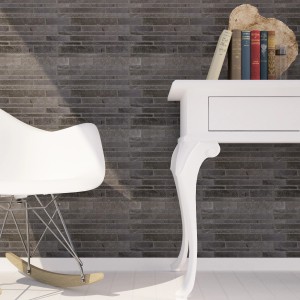 Design parete con piastrelle a mosaico t.b.t. scure come accento nel soggiorno.