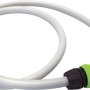 Tubo di irrigazione grigio con raccordi verdi per irrigazione giardino.