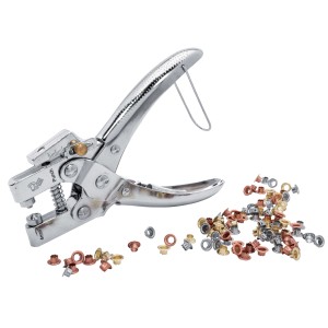 Pinza per occhielli in metallo con occhielli nei toni dell'oro, dell'argento e del bronzo.