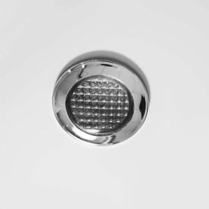 Dettaglio di una luce LED in un box doccia (t.b.t.).