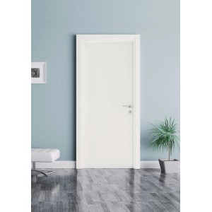 Porta interna bianca t.b.t. in ambiente moderno.