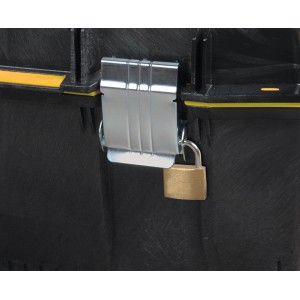 Cassetta degli attrezzi nera Stanley FatMax con lucchetto sulla chiusura in metallo.