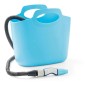Contenitore blu con tubo per irrigazione, parte del sistema t.b.t.