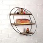 Mensola a muro con tre ripiani e struttura in metallo nero, forma ovale. Montaggio a parete decorativo per libri e decorazioni.