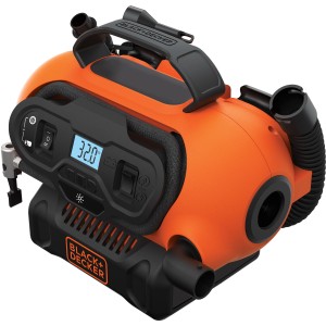 Pompa ad aria Black+Decker BDCINF18N con display digitale, connessione 12V/230V o batteria 18V.