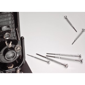 Set cacciaviti di precisione LUX, 6 pezzi, con testa a taglio e a croce, accanto a una vecchia macchina fotografica.