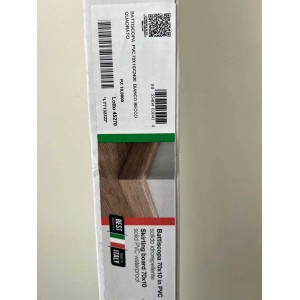 Battiscopa in PVC, 70x10, impermeabile. Ideale per ogni stanza.