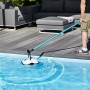 Robot piscina a batteria Orca 45 CL in uso per la pulizia della piscina. Agile, senza fili e ideale per piscine piccole.