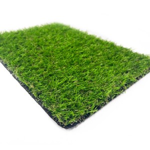 Erba sintetica verde t.b.t. per giardino e terrazza.