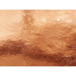 Primo piano di una superficie lucida color rame per materiali di pittura.