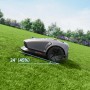 Robot tagliaerba t.b.t. grigio su prato in pendenza. Ideale per giardini collinari.