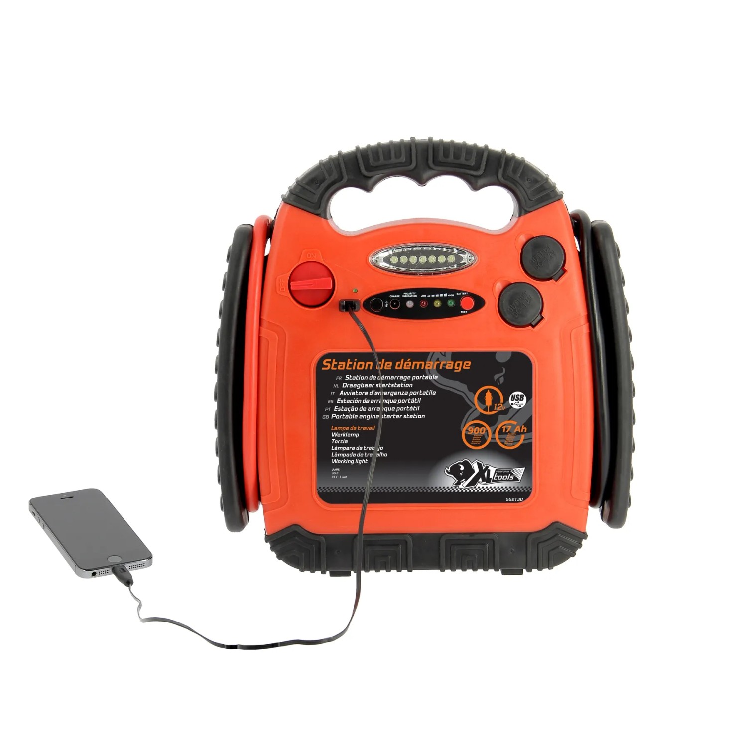 Avviatore di emergenza portatile arancione con ricarica smartphone. Riparazione e manutenzione auto.