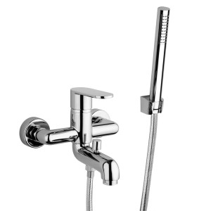 Miscelatore per vasca da bagno cromato con doccetta.