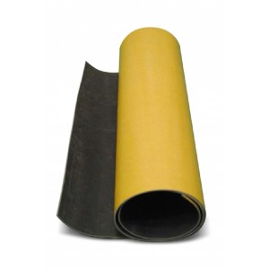 Rotolo di materassino isolante giallo, accessorio per materiali isolanti.