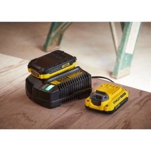 Caricabatterie rapido Stanley Fatmax V20 con batteria sulla stazione di ricarica e batteria separata.