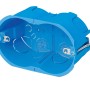 Dettaglio di una scatola da incasso blu per installazione a parete.