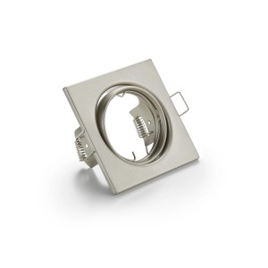 Faretto da incasso quadrato in argento, vista dettagliata.