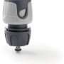 Connettore per irrigazione t.b.t. grigio per tubi da giardino.