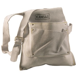 t.b.t. Borsa porta attrezzi in pelle con tracolla per artigiani.