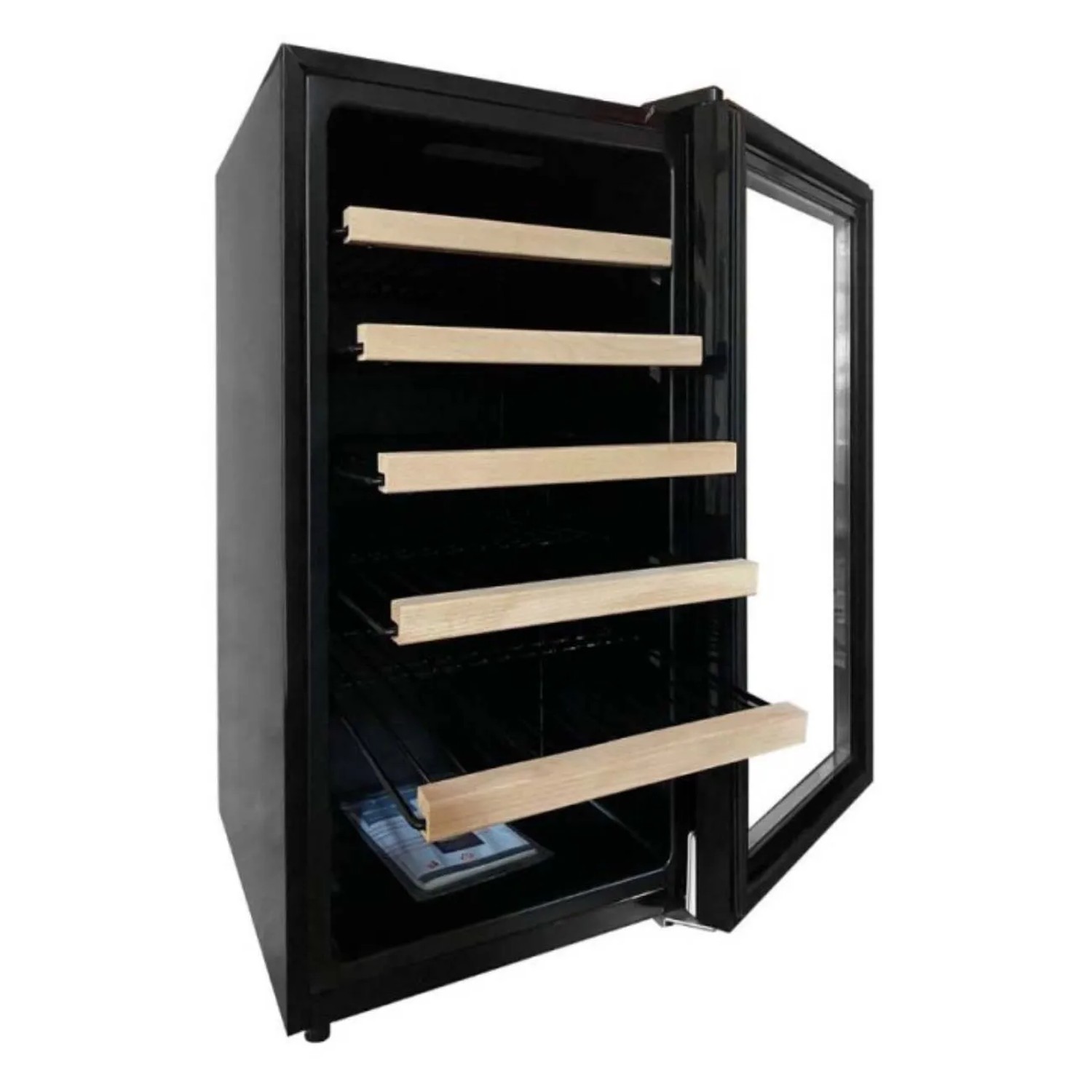 Cantinetta vino nera con ripiani in legno e porta in vetro, vista aperta.