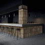 Bar con pannelli decorativi t.b.t. effetto legno e motivo geometrico.