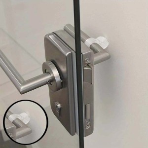 Accessorio per porta in vetro con finitura in acciaio inox, categoria accessori per porte.