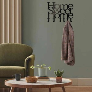 Organizer nero t.b.t. "Home Sweet Home" con giacca appesa al muro.