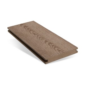 Listone per pavimentazioni esterne marrone con venature del legno.