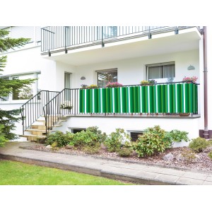 Frangivista per balcone verde e bianco (90x500cm) come protezione dal vento e dalla vista sulla ringhiera del balcone.