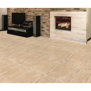 Piastrelle per pavimenti beige in soggiorno con camino e mobile TV.