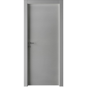 Porta interna grigia dal design semplice con maniglia argentata.