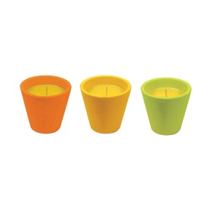 Tre candele colorate t.b.t. Antizanzare in arancione, giallo e verde.