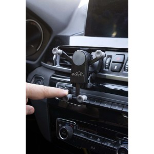 t.b.t. Supporto per cellulare montato all'interno dell'auto.
