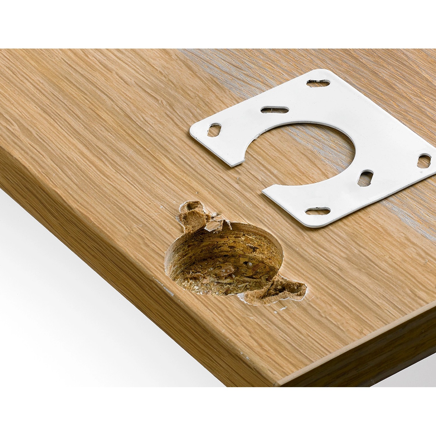 Piastra di riparazione Hettich, bianca, per cerniera a tazza da 35 mm su pannello di legno.